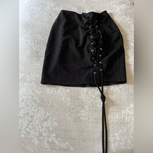 Size medium black Windsor mini skirt. Worn once.
